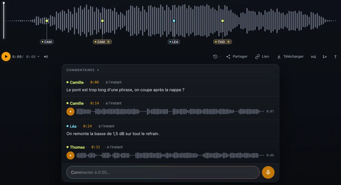 Une page d'écoute : deux notes vocales, leur onde sur toute la largeur, parmi les commentaires écrits, chacune posée à son timecode.